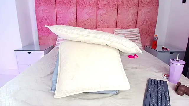 emmacurvy's cam snapshot