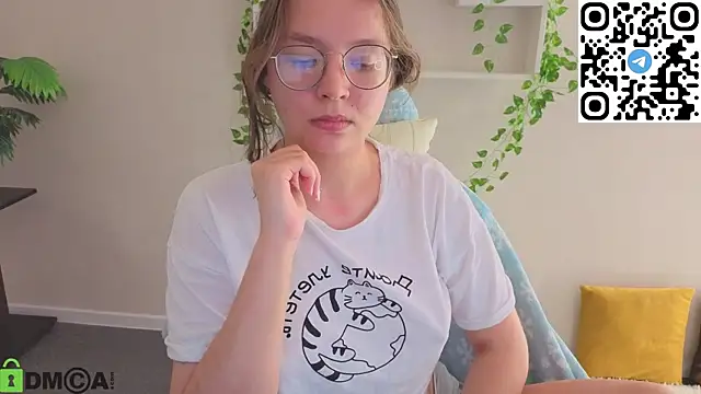 Nuura_Moore's cam snapshot