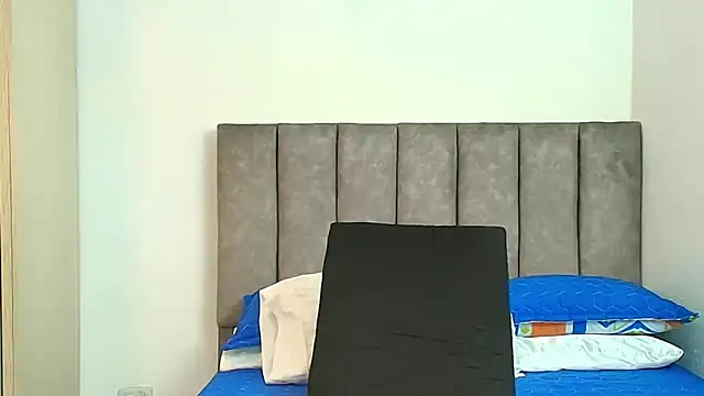 karina_lewis_'s cam snapshot