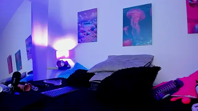 tyra_bankss_'s cam snapshot