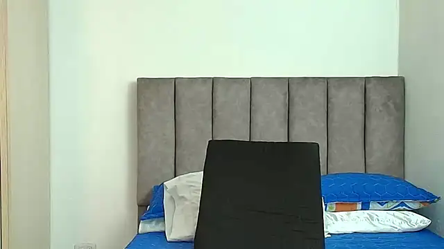 karina_lewis_'s cam snapshot