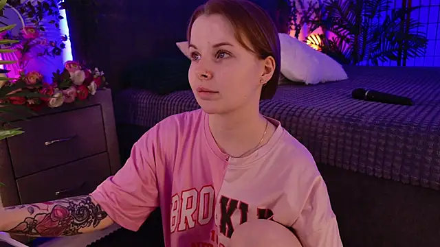 Gwen_Hilton's cam snapshot