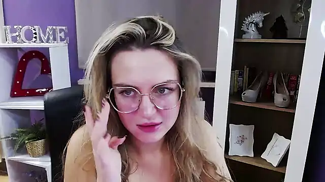 Zoey_Erotic's cam snapshot