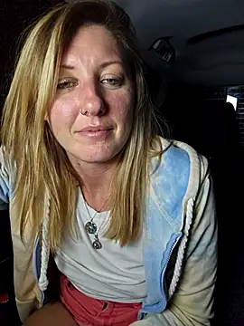 SheIsSomething's cam snapshot