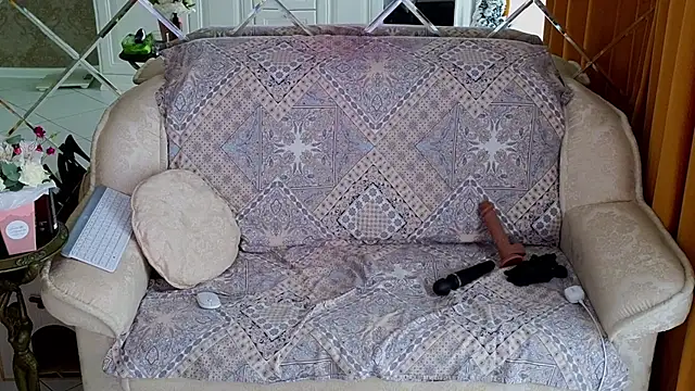 Alyonushkadarling live sex cam