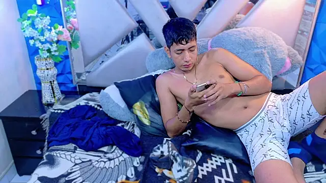 darwinandbrayann live sex cam