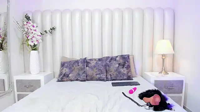 NalaRoux's cam snapshot