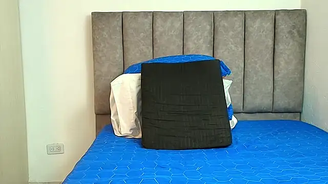 karina_lewis_'s cam snapshot