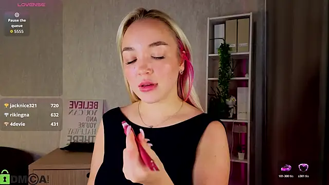 Christy_Little's cam snapshot