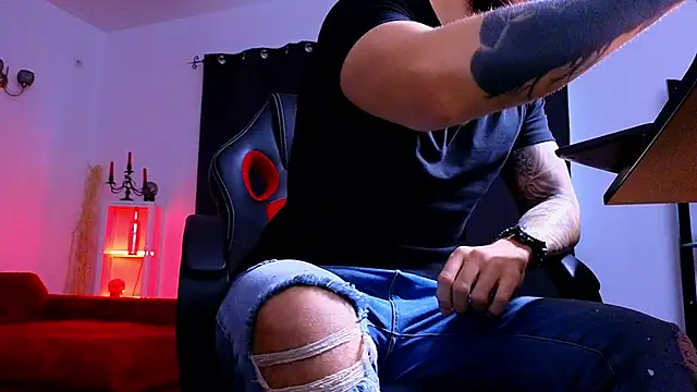 MightyAaron66 live sex cam