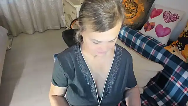 MildMature live sex cam