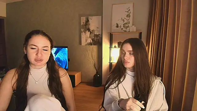 MayaGlow's cam snapshot