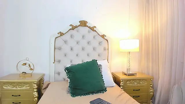 miss_vivienne's cam snapshot