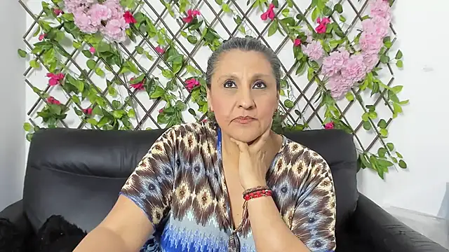 merlyna_goldens's cam snapshot