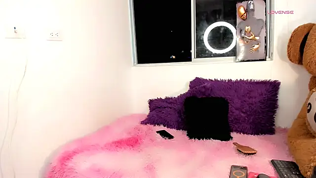 Nicol_ofi24's cam snapshot