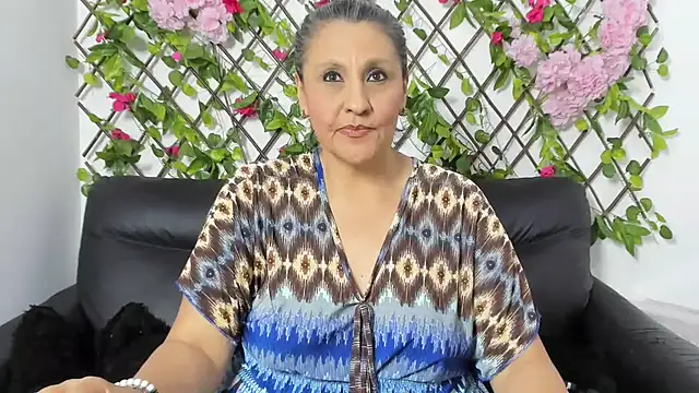 merlyna_goldens's cam snapshot