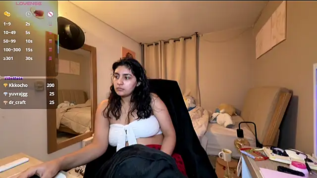 cloe_small's cam snapshot