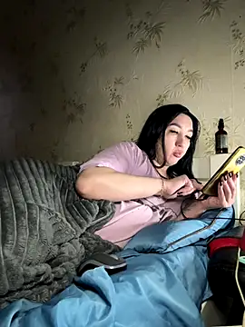 Naughtbaby_2025's cam snapshot