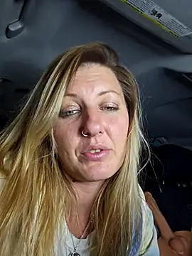 SheIsSomething's cam snapshot