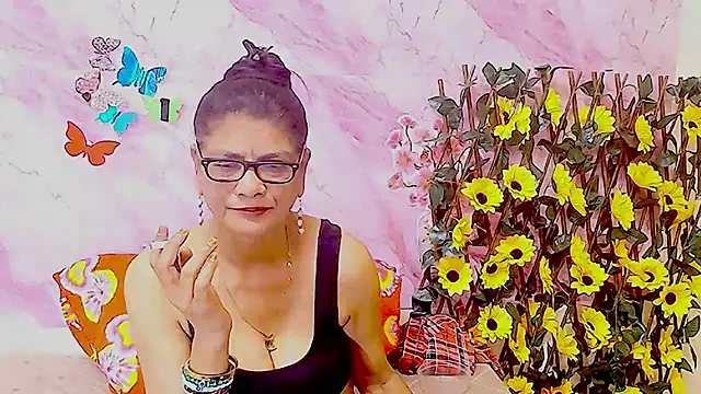 IndianAllure's cam snapshot