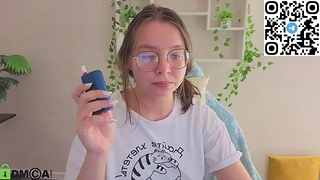 Nuura_Moore's cam snapshot