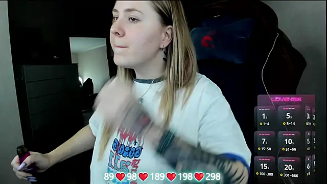 Olivia_Munk's cam snapshot