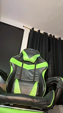 cowgirllyx live sex cam