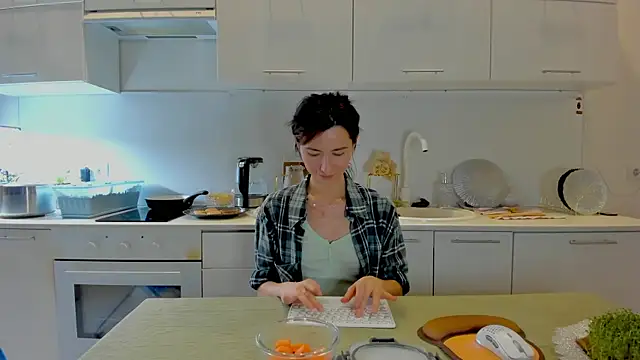 crystalnut live sex cam