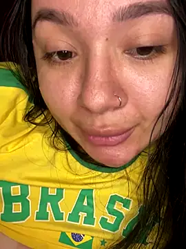 QueenYumi live sex cam