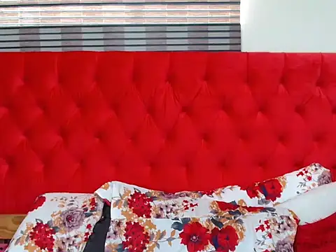 DesiredQueen26's cam snapshot