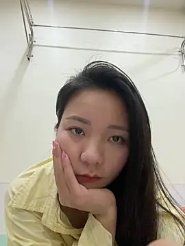 Bee_Yellow00's cam snapshot