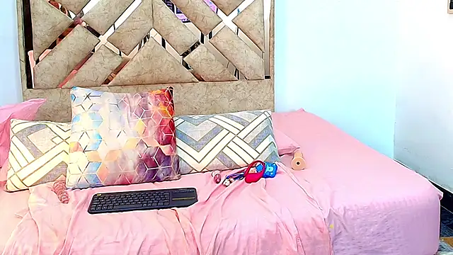 ZaraRousse's cam snapshot