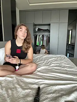 Nura_n_Sarah's cam snapshot