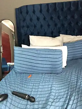 SultryBusty's cam snapshot