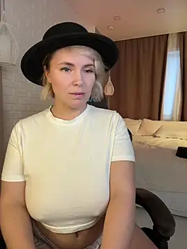 Charming_Daphny's cam snapshot