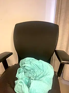 YellowHoneyDip's cam snapshot