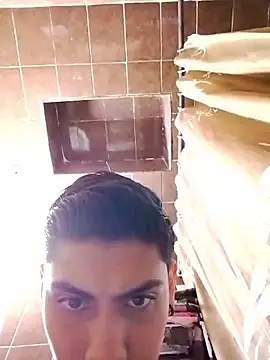 aispuro8505's cam snapshot