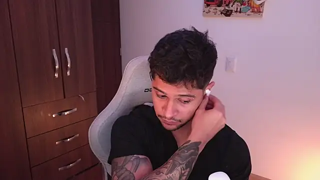 domsantiago_ live sex cam