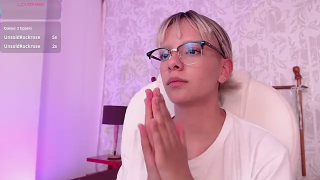 peyton_golden1's cam snapshot