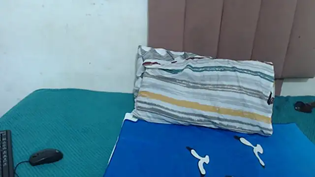 Chubby_Queenx255's web cam