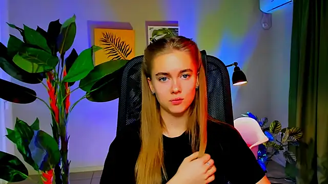 JuneWoods's cam snapshot