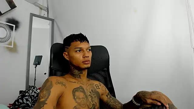 YuleimysAndAlex's cam snapshot