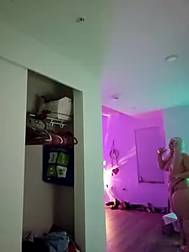 RaisingDaisy's cam snapshot