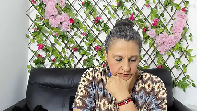 merlyna_goldens live sex cam