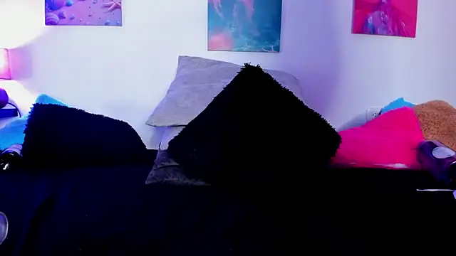 tyra_bankss_'s cam snapshot