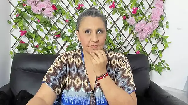 merlyna_goldens's cam snapshot