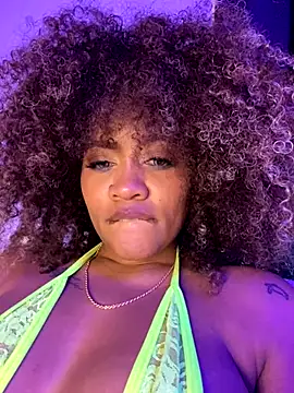 riri_brunnete's cam snapshot