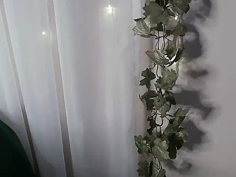 angelainparis28's cam snapshot