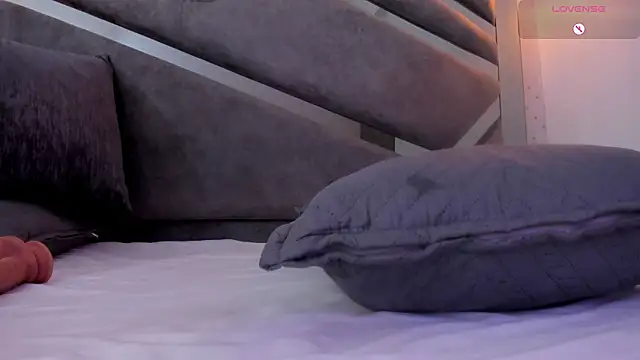 Lilyh_Zulu's cam snapshot