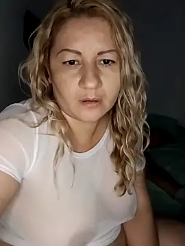 Karoline_milf_hot live sex cam